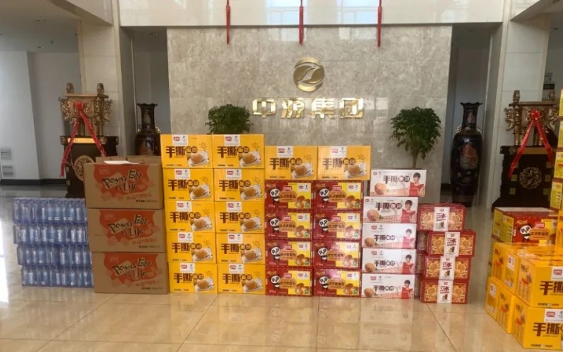 愛心企業(yè)捐贈(zèng)物資 為一線抗疫人員加油